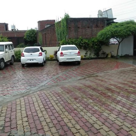 Hotel The Ideal Kushinagar Exterior foto