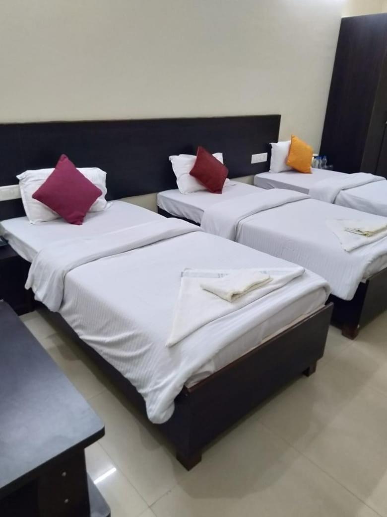 Hotel The Ideal Kushinagar Exterior foto