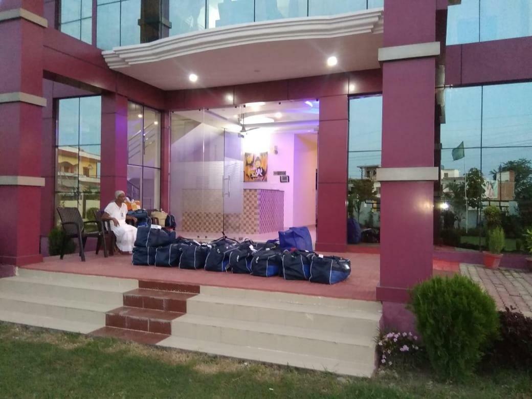 Hotel The Ideal Kushinagar Exterior foto
