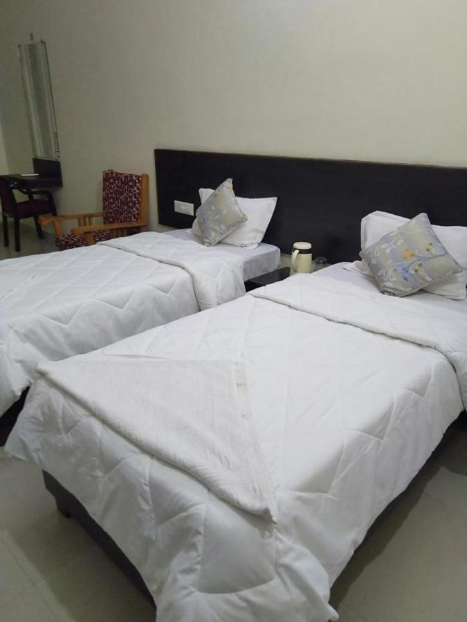 Hotel The Ideal Kushinagar Exterior foto