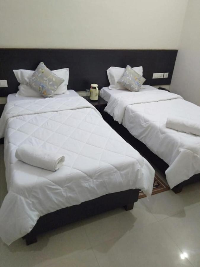 Hotel The Ideal Kushinagar Exterior foto